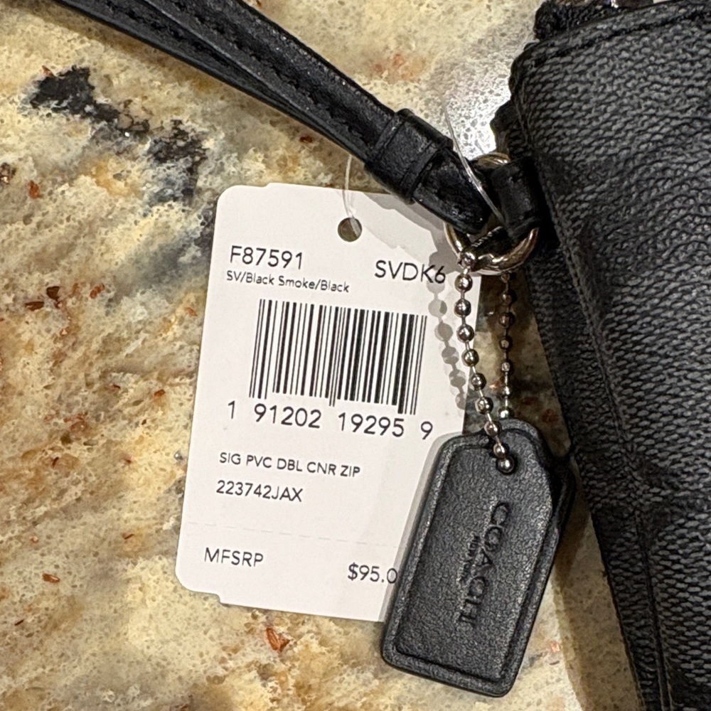 New Coach Black Signature Double Zip Wristlet Clutch. Silver hardware - Picture 2 of 7